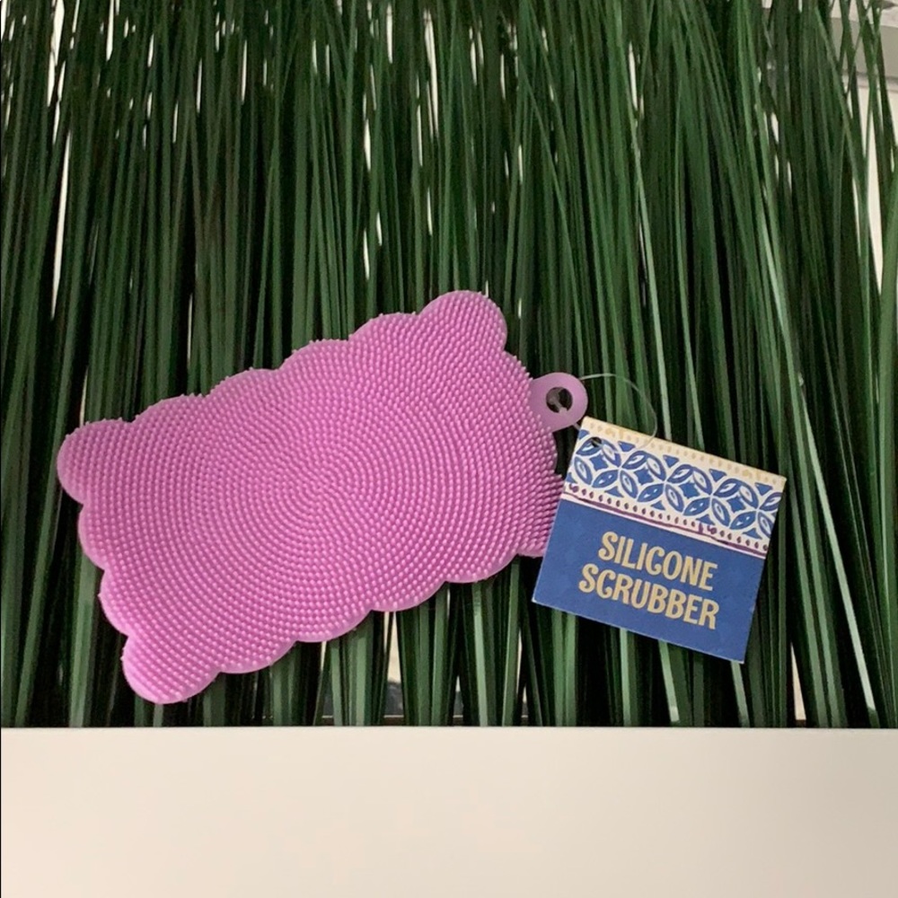 Make up brush scrubber